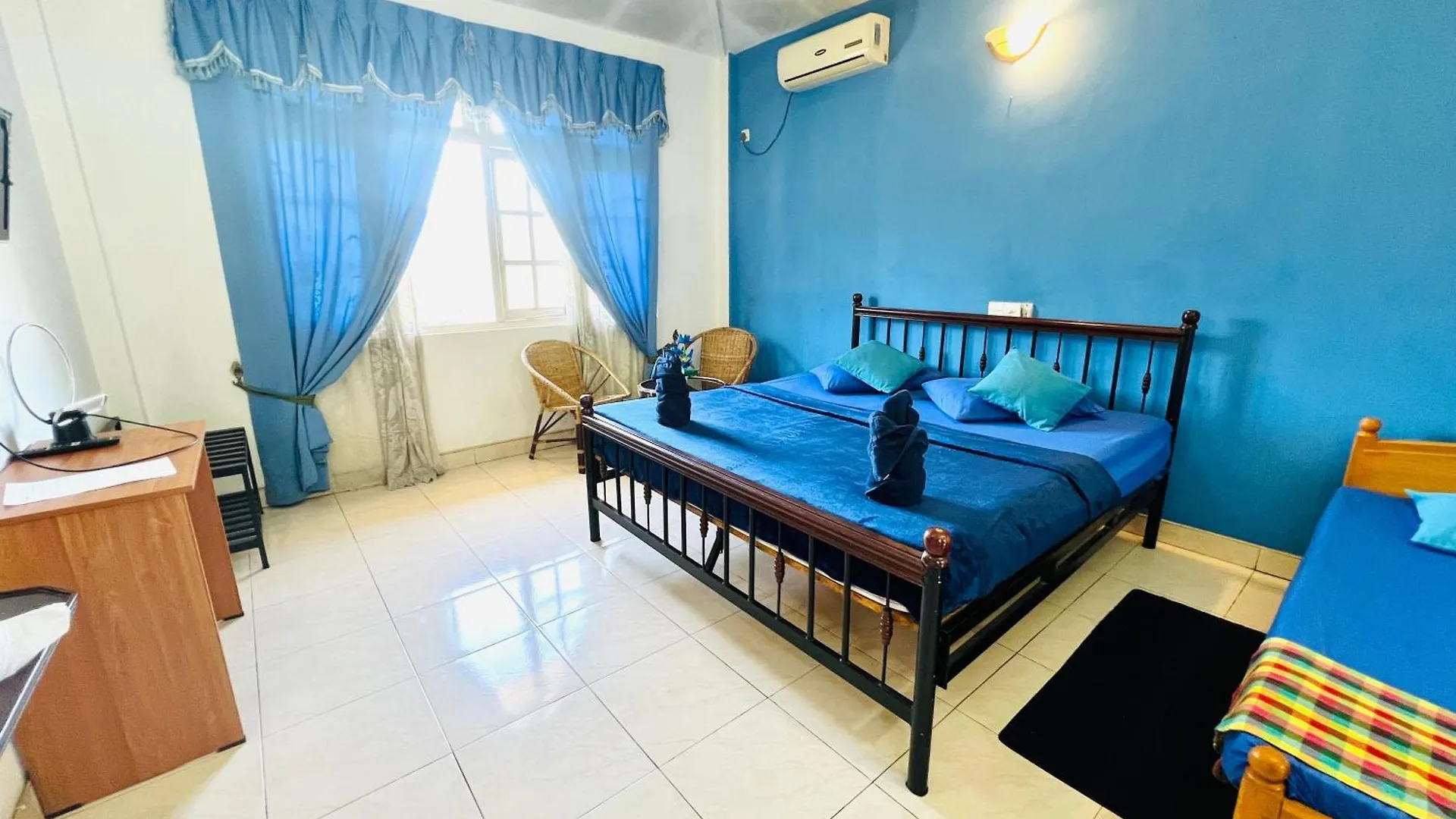 New Blue Mount View Kandy Hotel