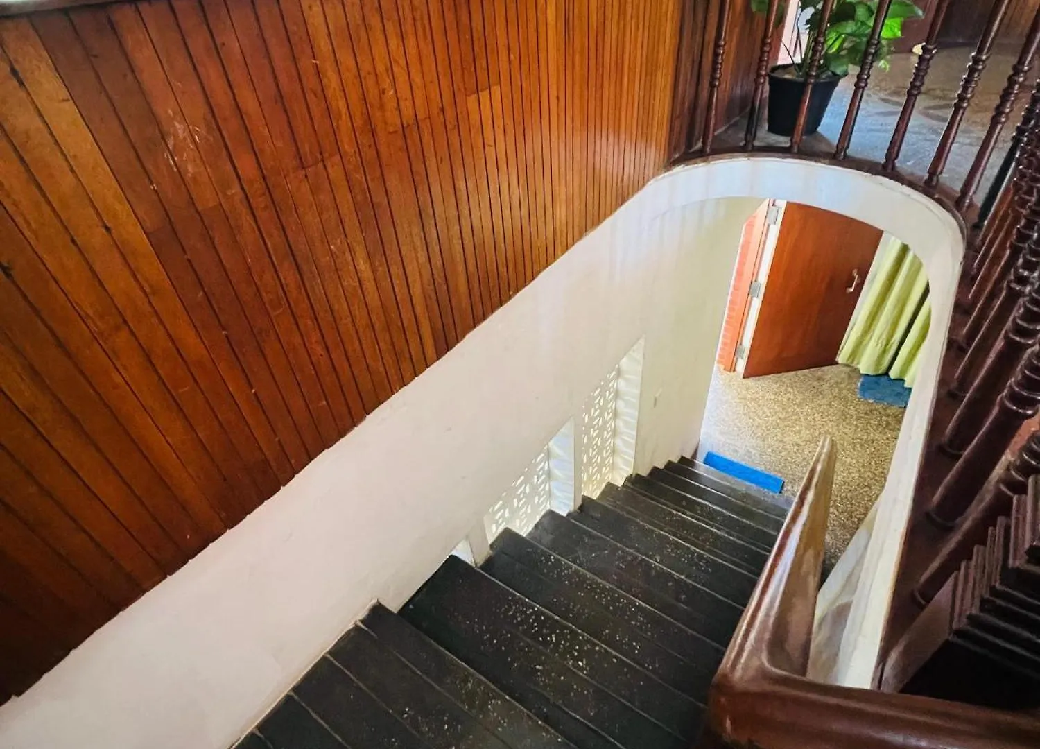 New Blue Mount View Kandy Hotel