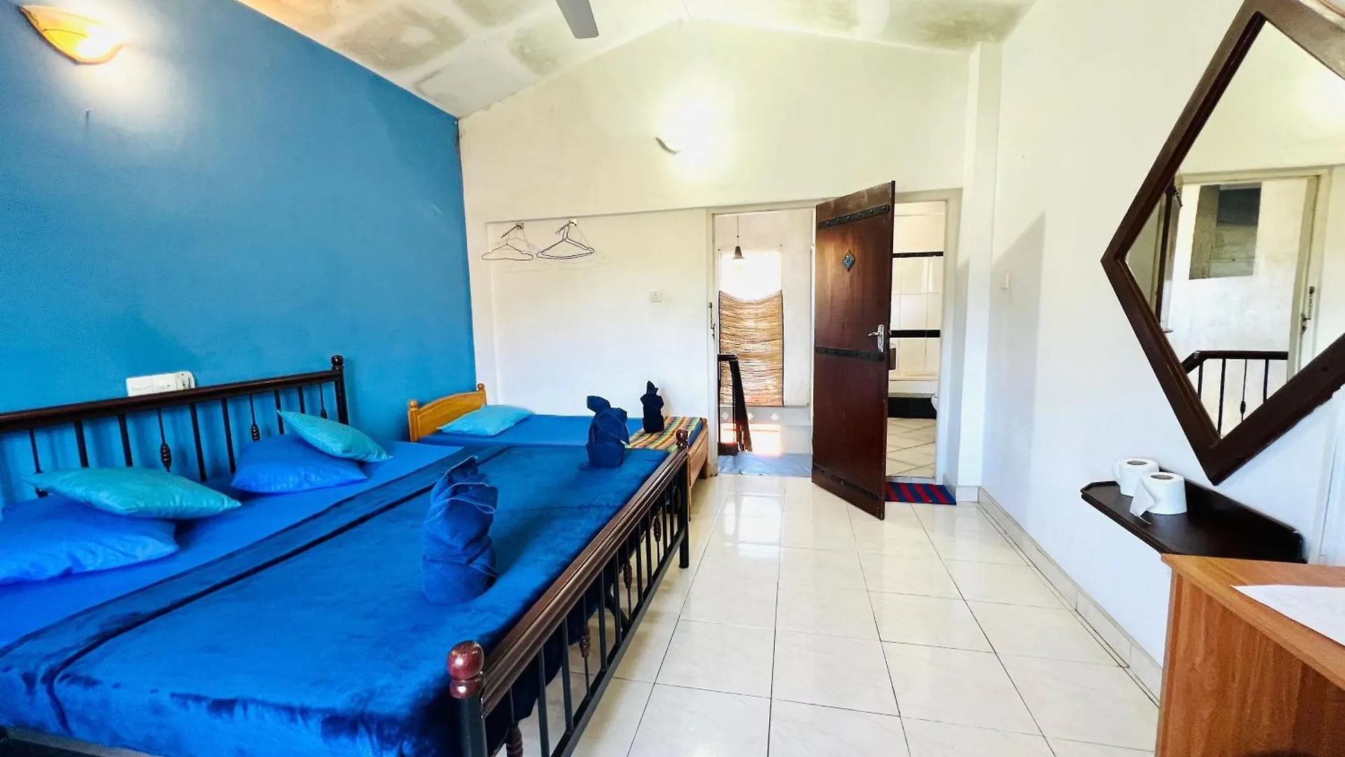 New Blue Mount View Kandy Hotel