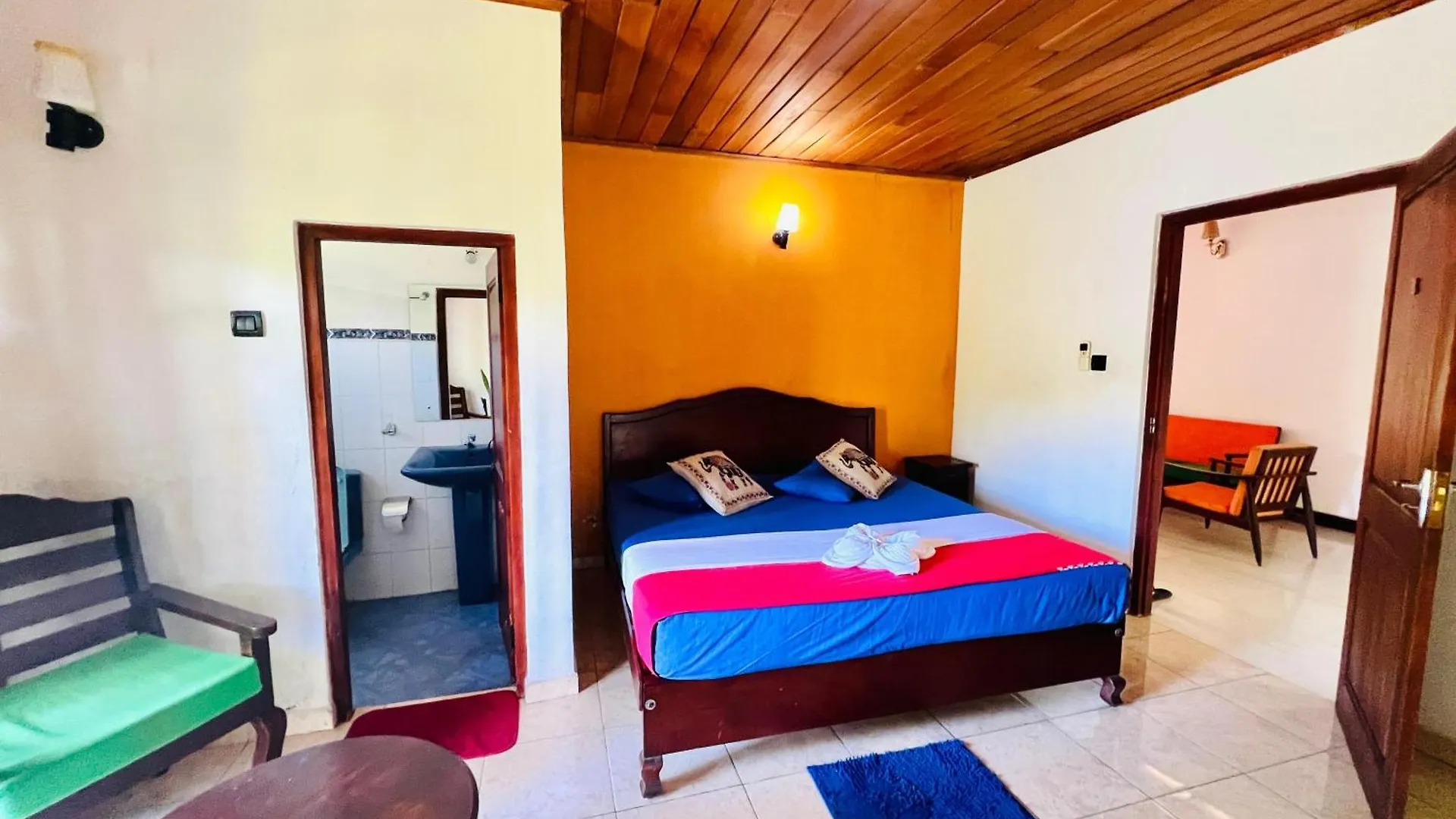 New Blue Mount View Kandy Hotel